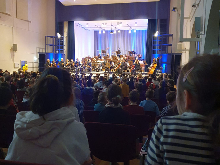 Kinderkonzert "Ana und das fliegende Orchester"